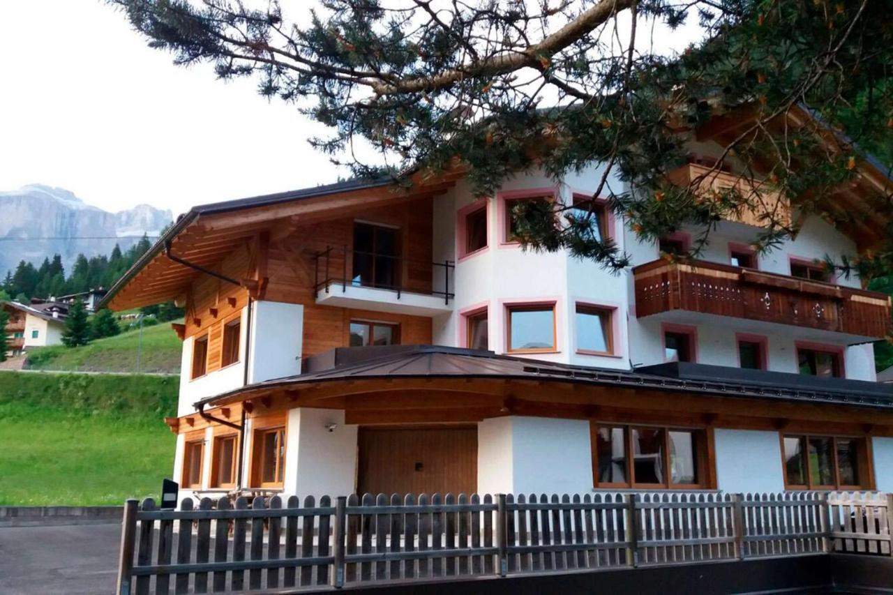 Villa Doris Canazei Bagian luar foto